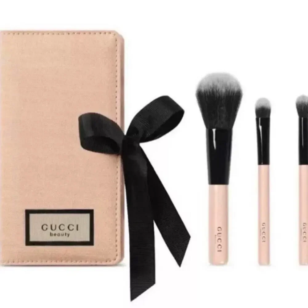 GUCCI Beauty 3-Piece Makeup Brush Set with Pink Travel Case